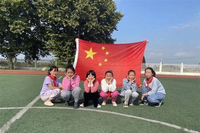 郦莎:欧美人会选择较夸张、有力的眉形,以达到更好的视觉效果