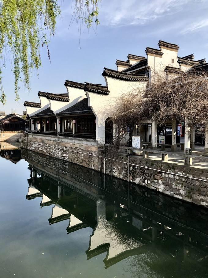 苏轼初到儋州就给自己准备棺材，当地食物匮乏，很难填饱肚子